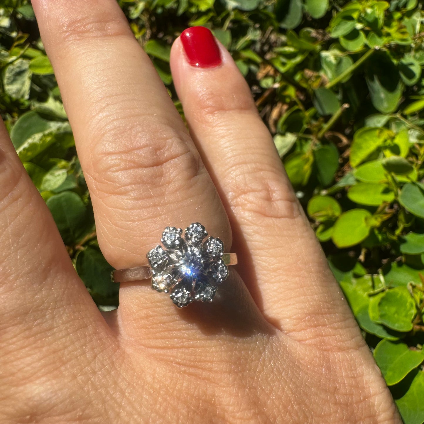 18K gold ring set with Diamonds