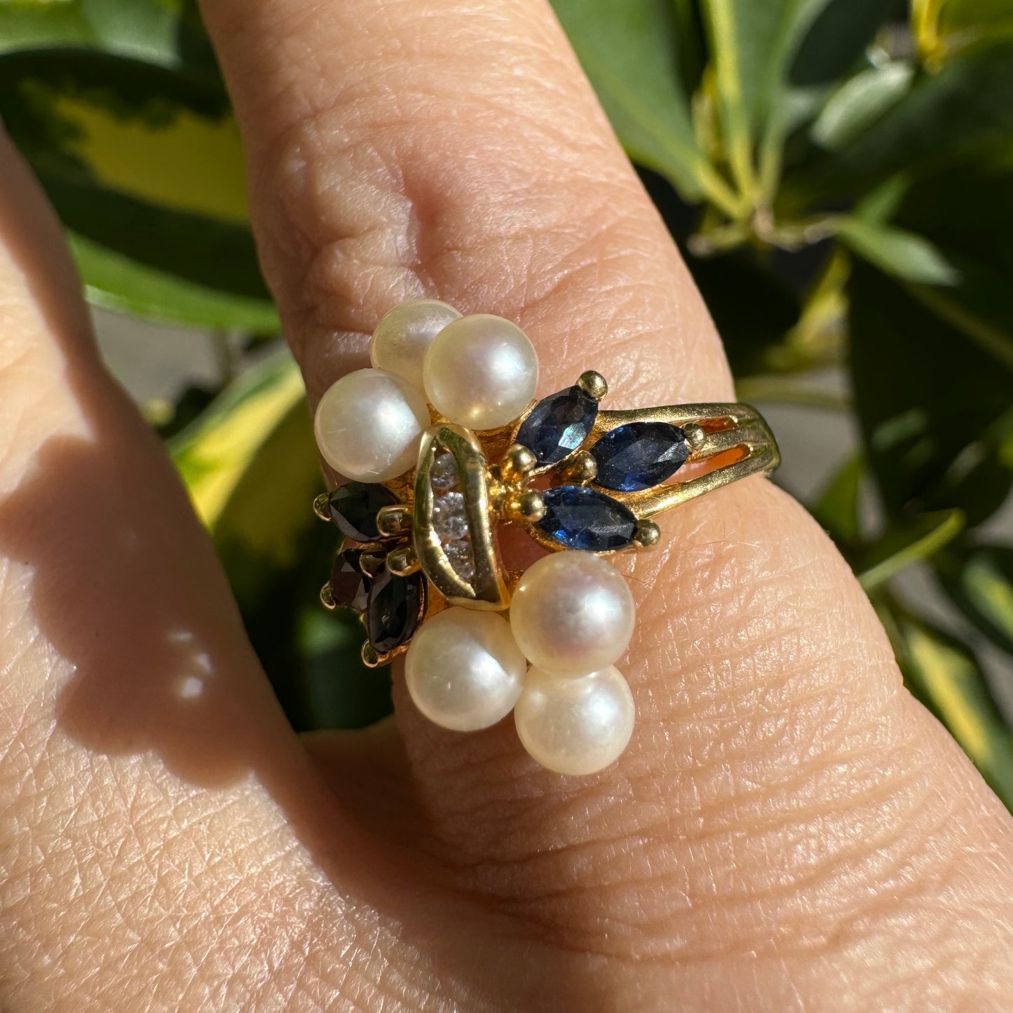 18K gold floral-inspired ring set with Diamonds, Sapphire & Pearls