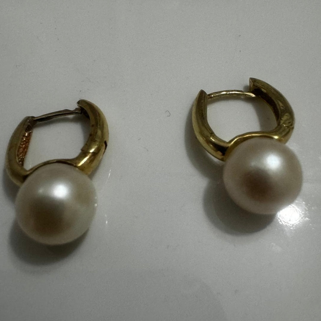 14K gold drop earrings set with Pearl