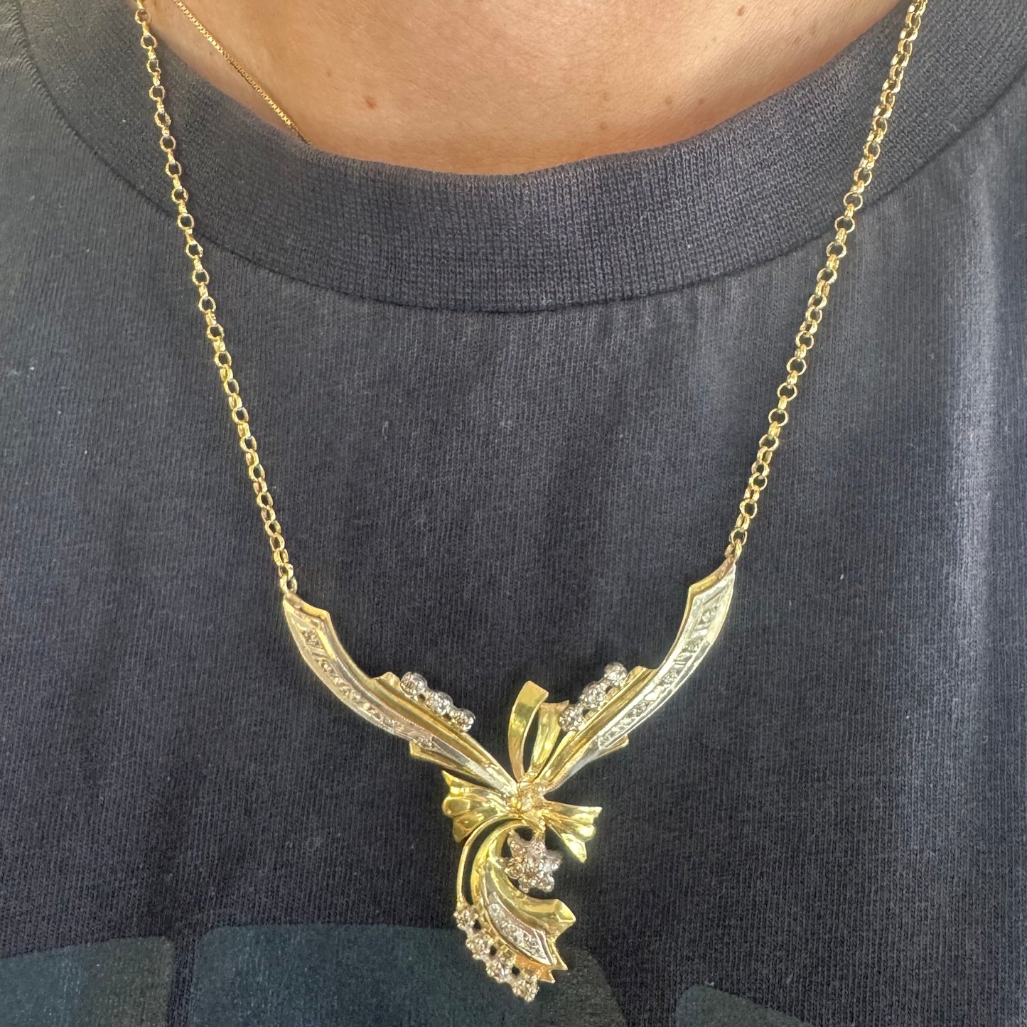 18K two-tone vintage necklace with a unique and elegant design set with Diamonds