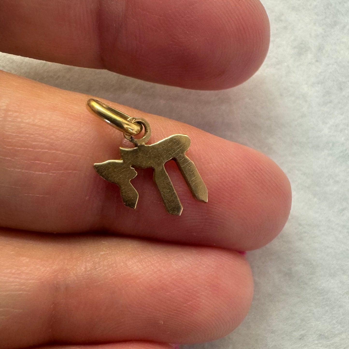 18K gold “CHAI” pendant