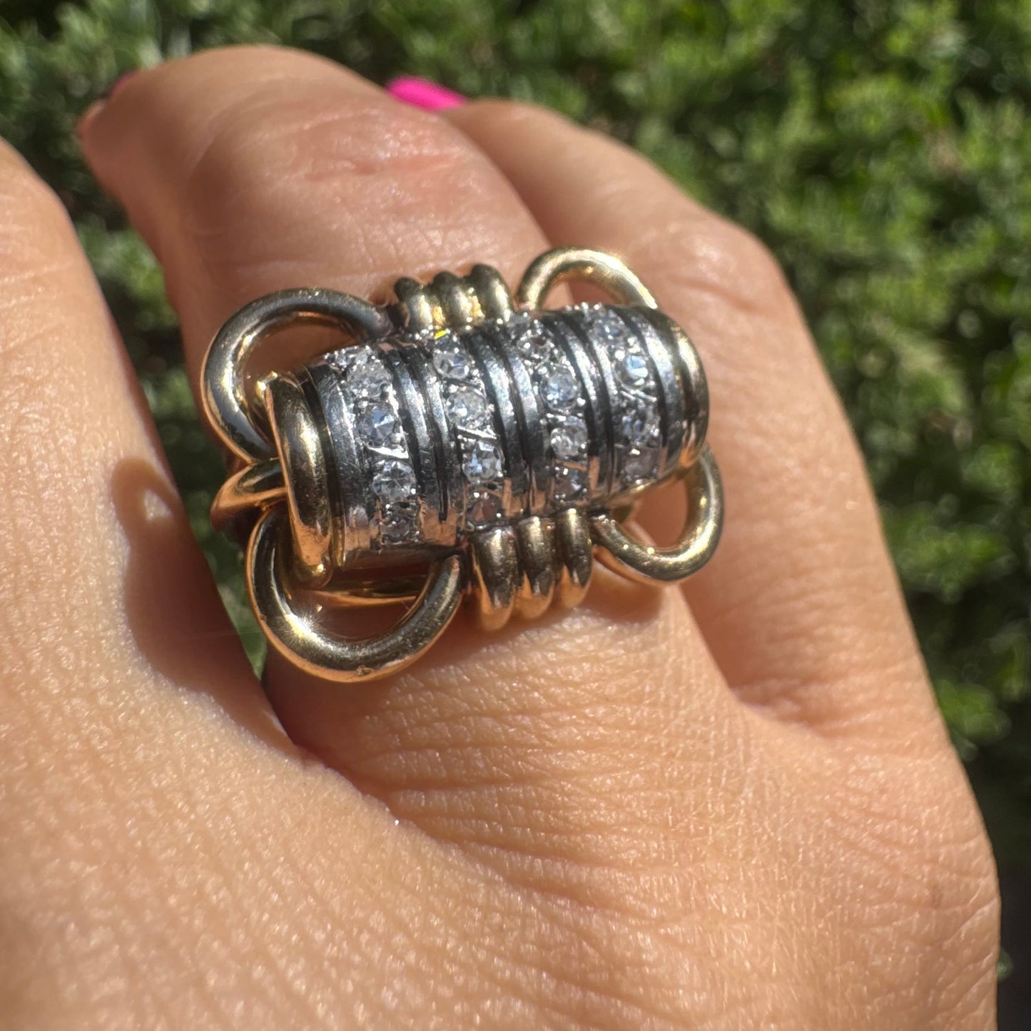 18K gold ring with a barrel-shaped centerpiece, crafted in yellow and white gold and set with sparkling Diamonds.