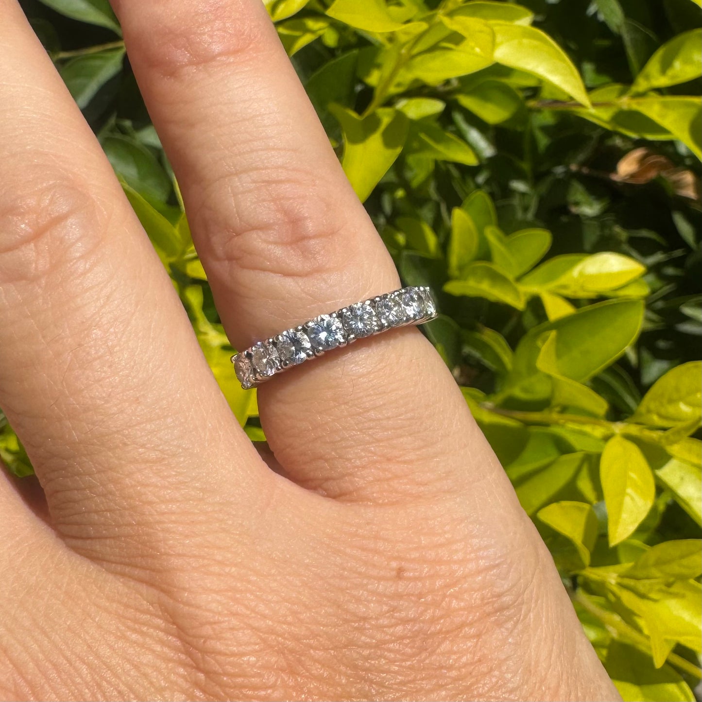 18K gold ring set with Diamonds