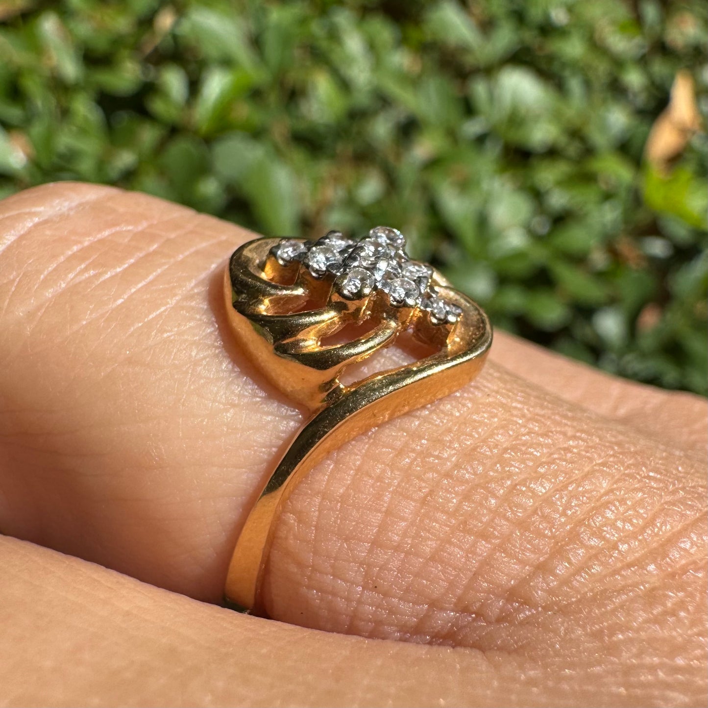 14K gold set with a cluster of sparkling Diamonds at its center