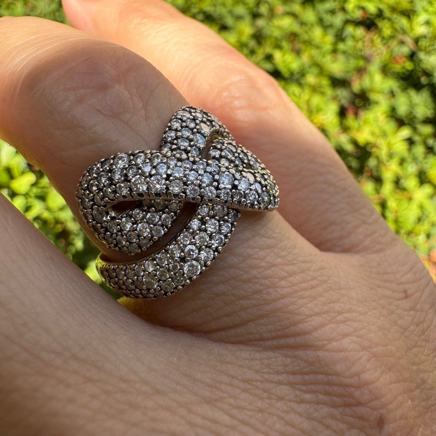 18K gold ring by H.Stern, from the iconic Celtic Dunes collection, fully set with brilliant Diamonds