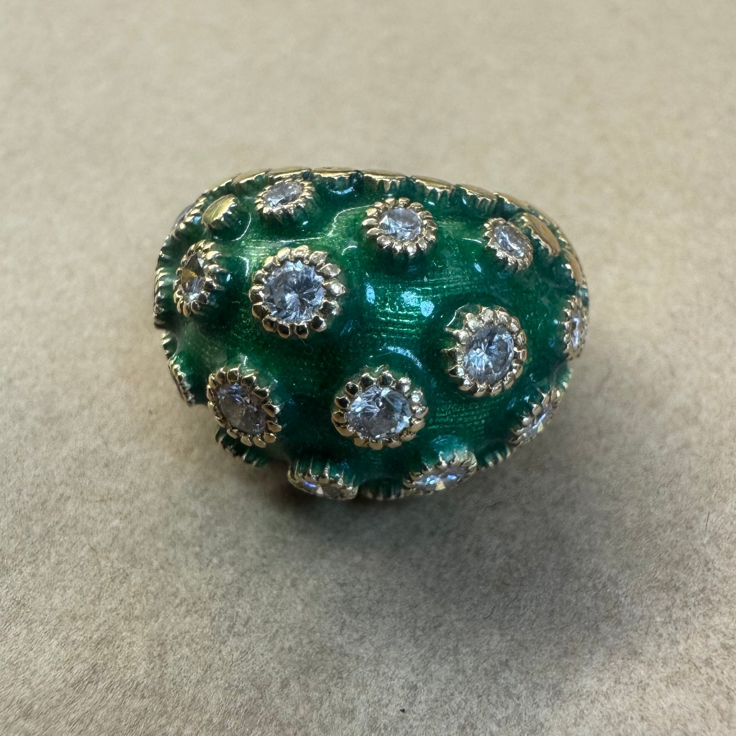 18K gold ring set with Enamel & Diamonds