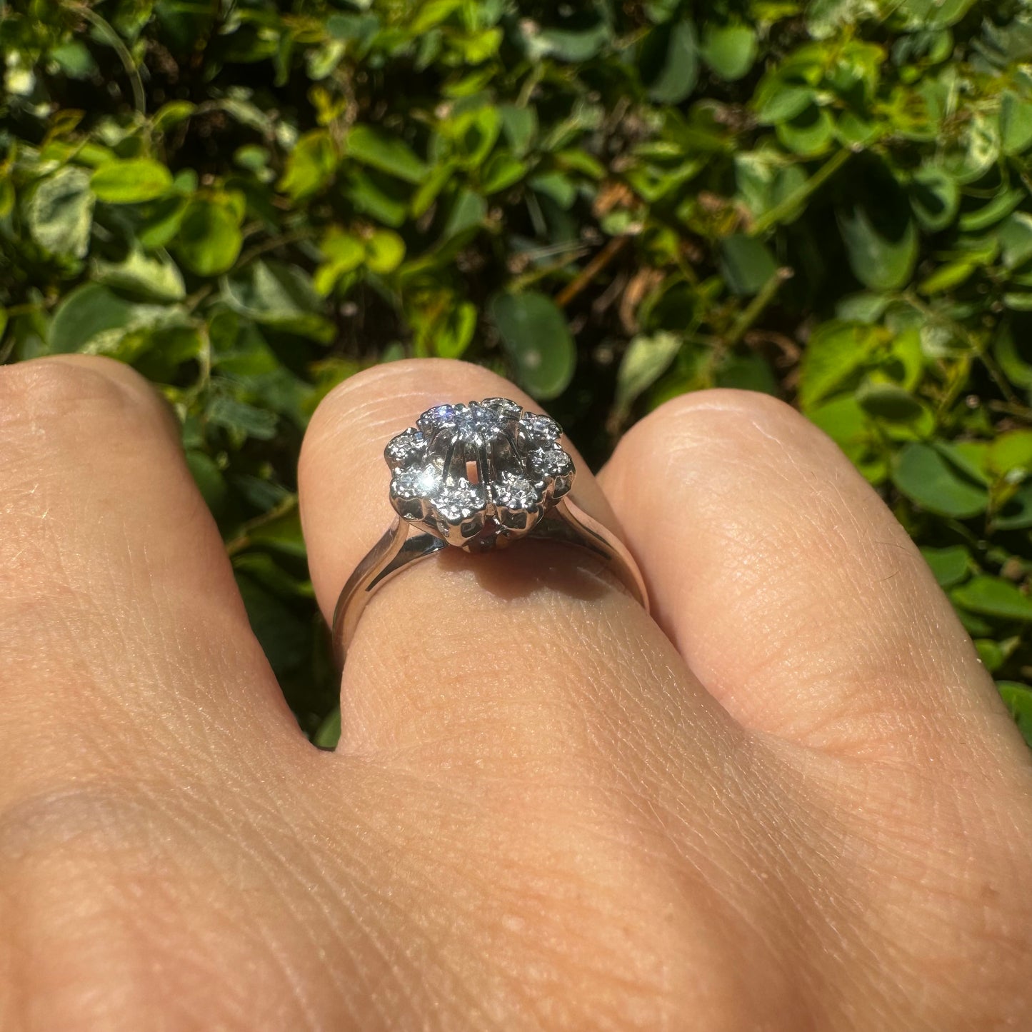 18K gold ring set with Diamonds