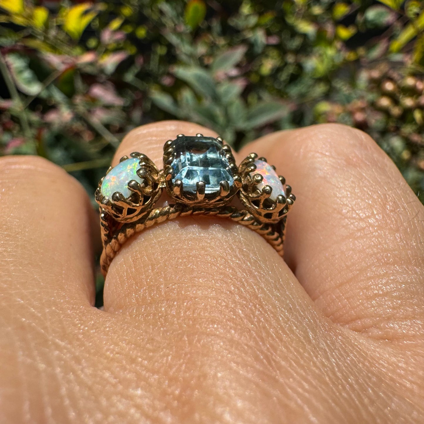 טבעת זהב 10K משובצת אקוומרין ואופלים