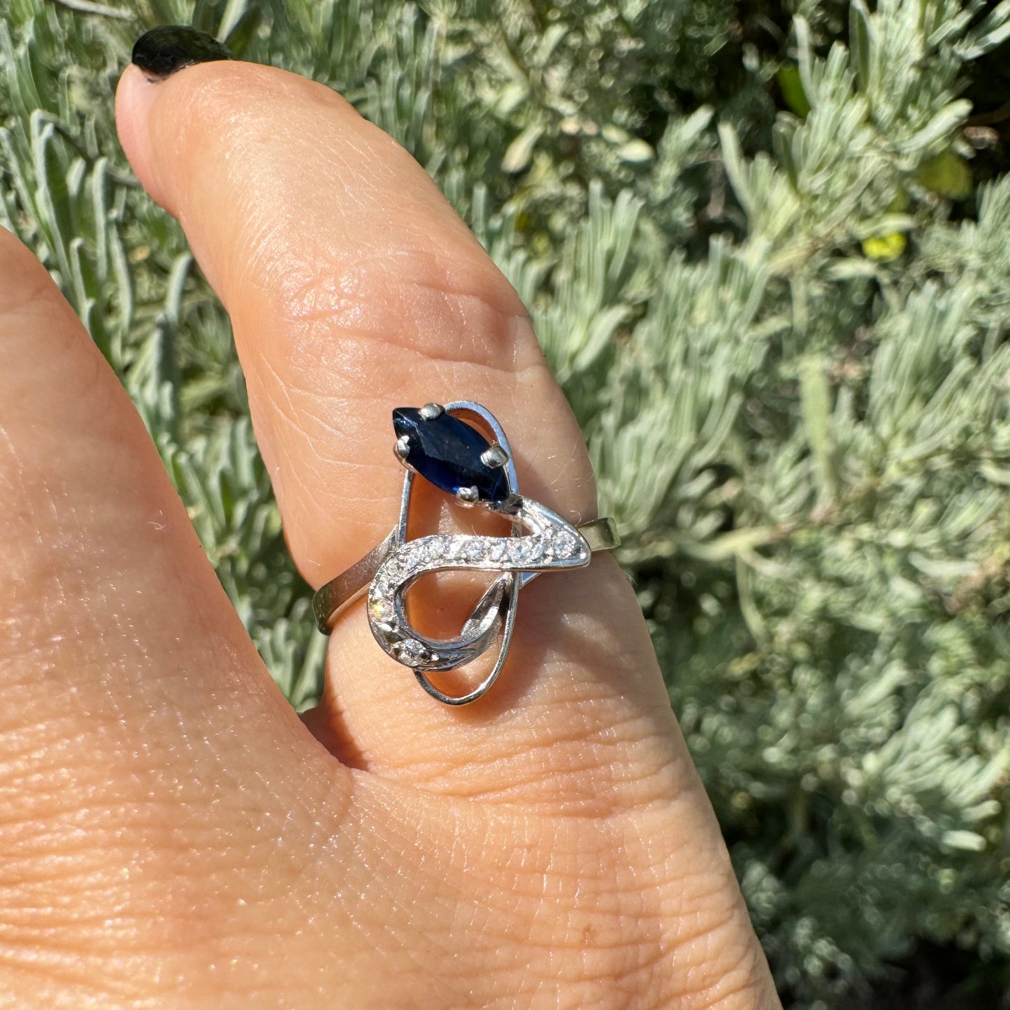 18K gold ring set with Sapphire & Diamonds