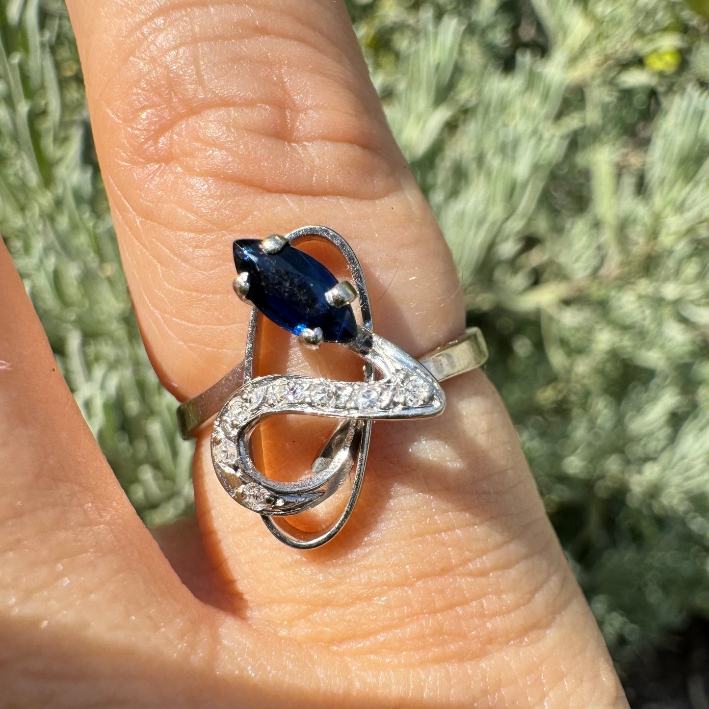 18K gold ring set with Sapphire & Diamonds