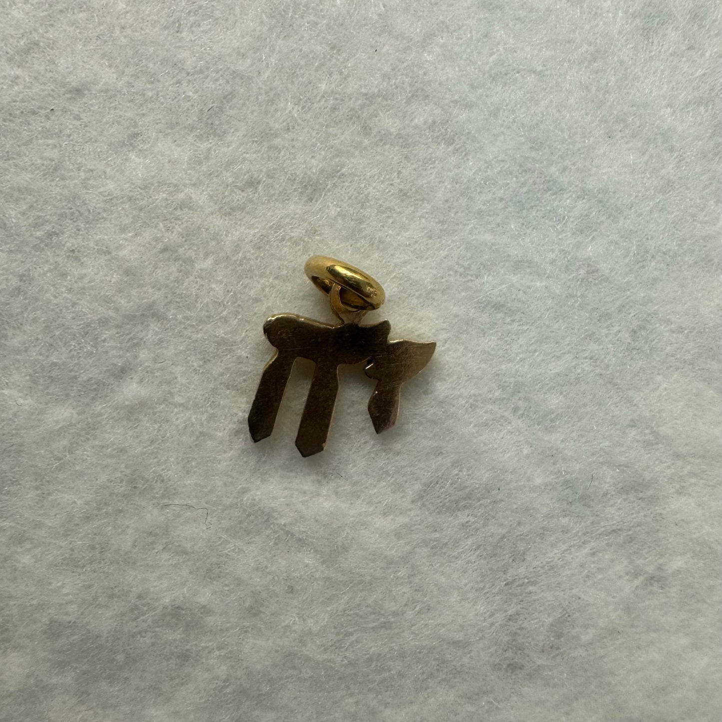 18K gold “CHAI” pendant