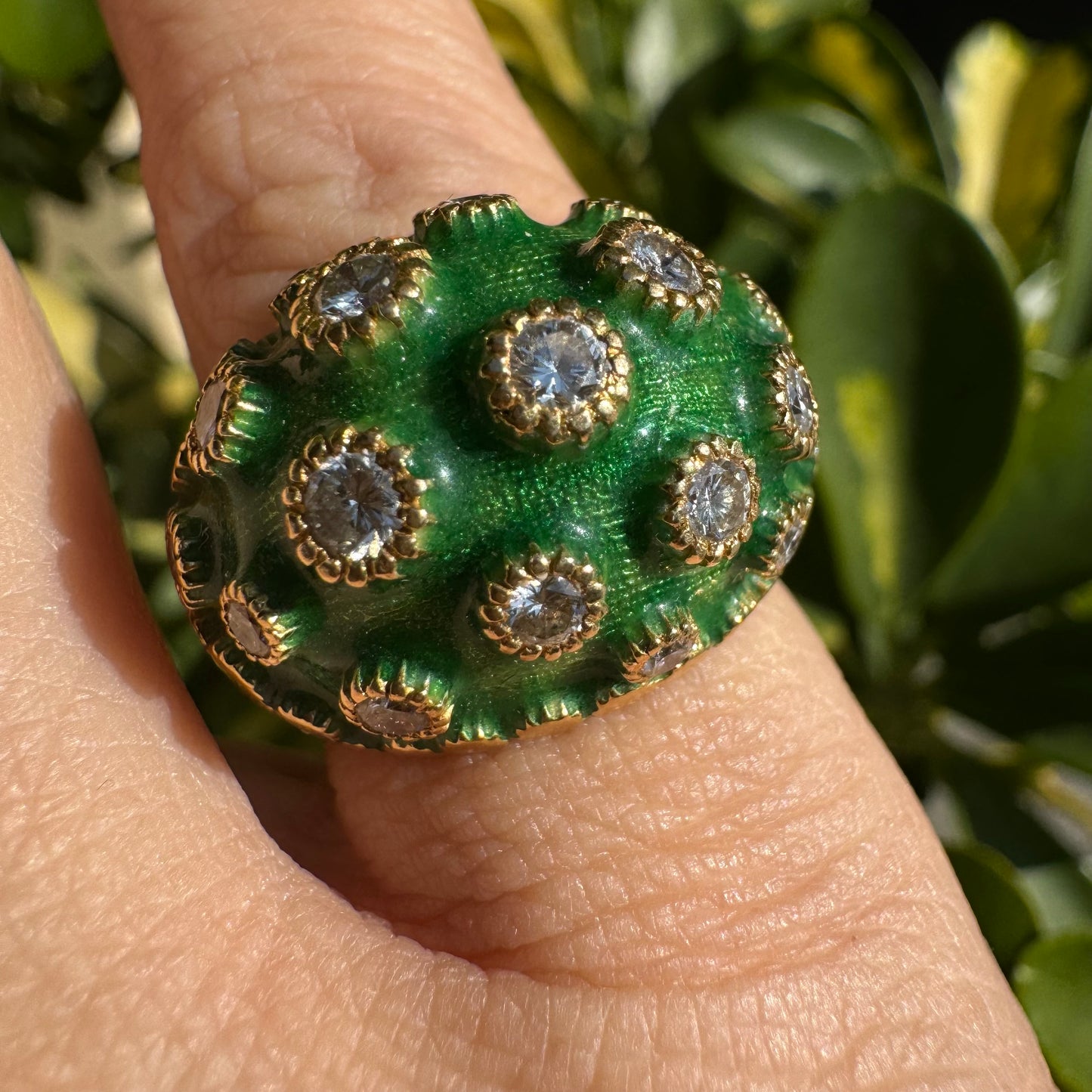 18K gold ring set with Enamel & Diamonds