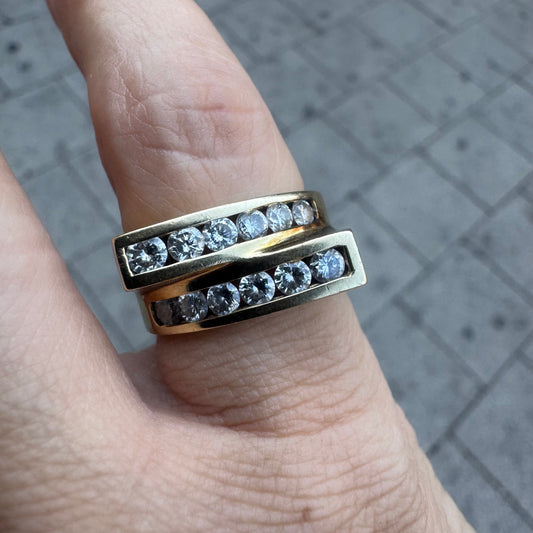 טבעת זהב צהוב 14 קראט משובצת יהלומים