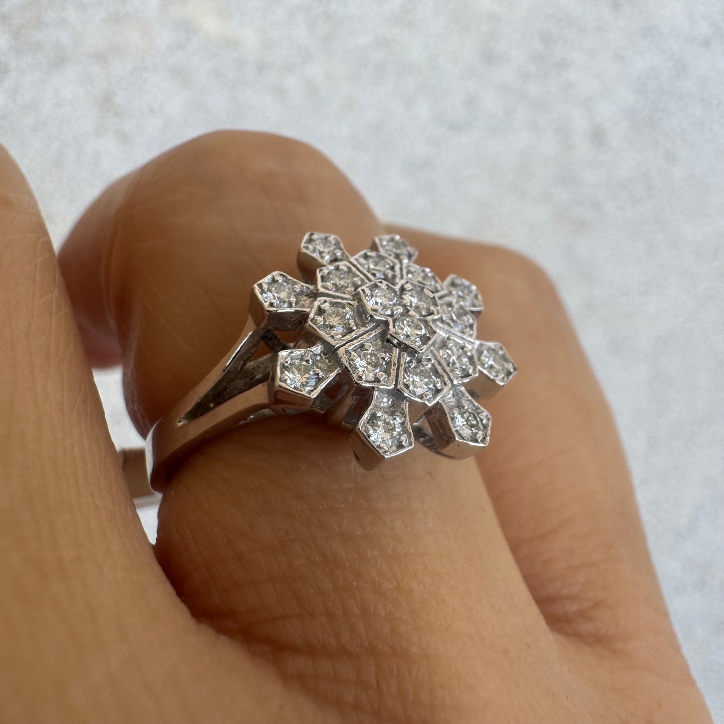 14K white gold ring set with Diamonds in a floral geometric pattern