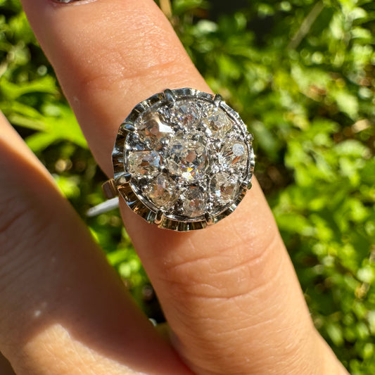 18K white gold ring set with Diamonds