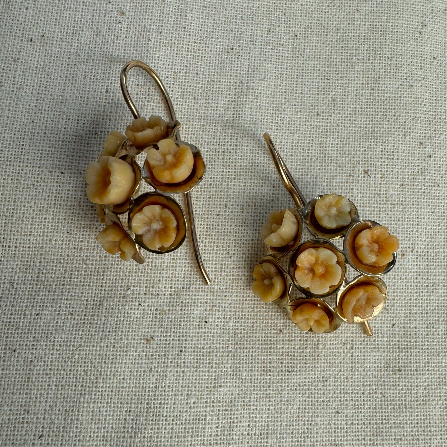 9K gold earrings set with Coral