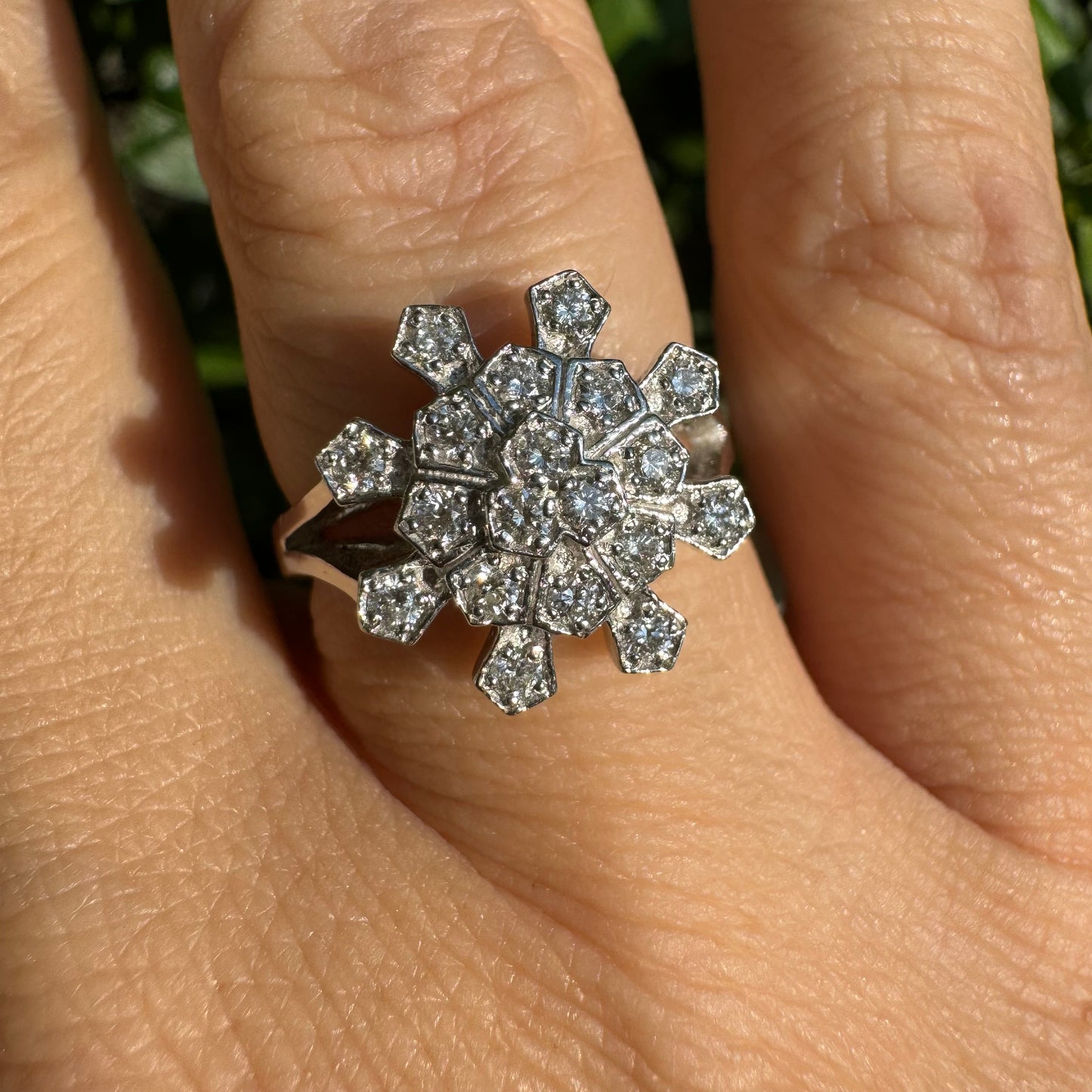 14K white gold ring set with Diamonds in a floral geometric pattern