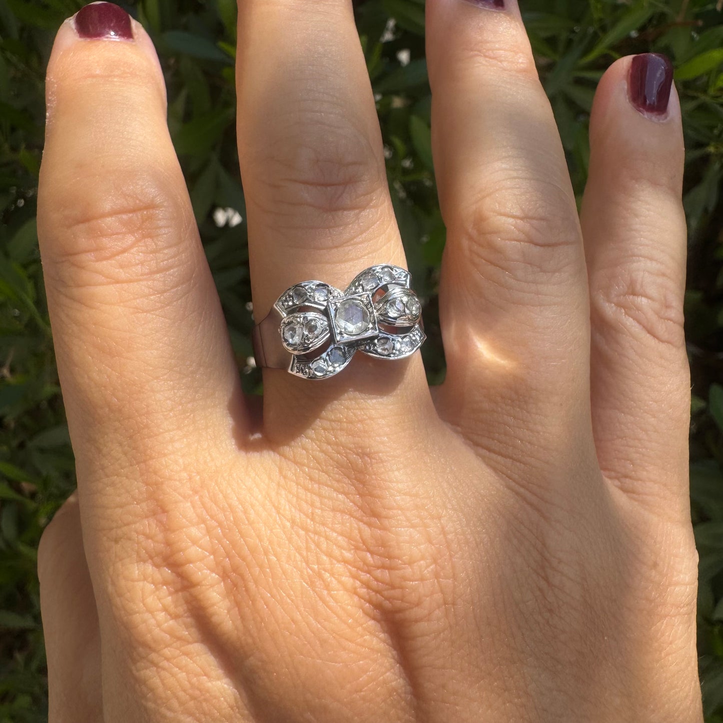 18K gold ring designed in the shape of a bow, set with sparkling Diamonds