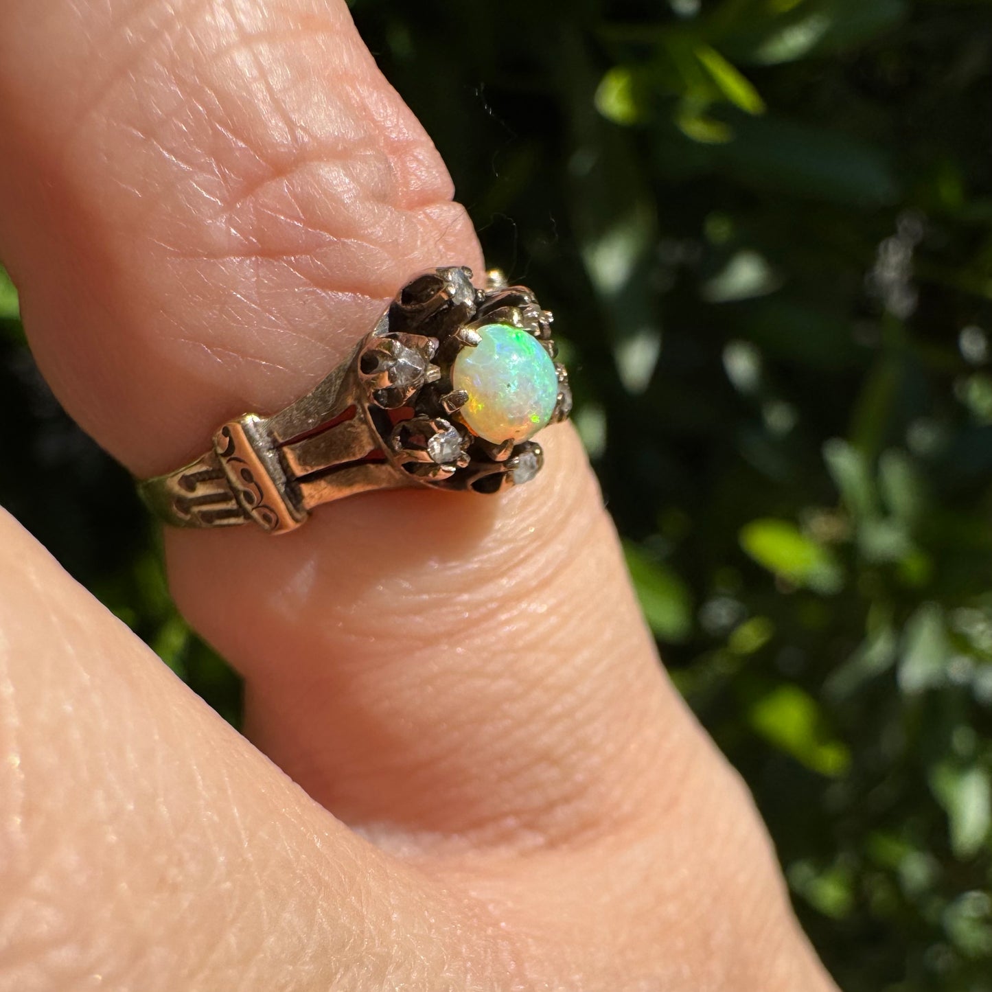9K gold ring set with Opal