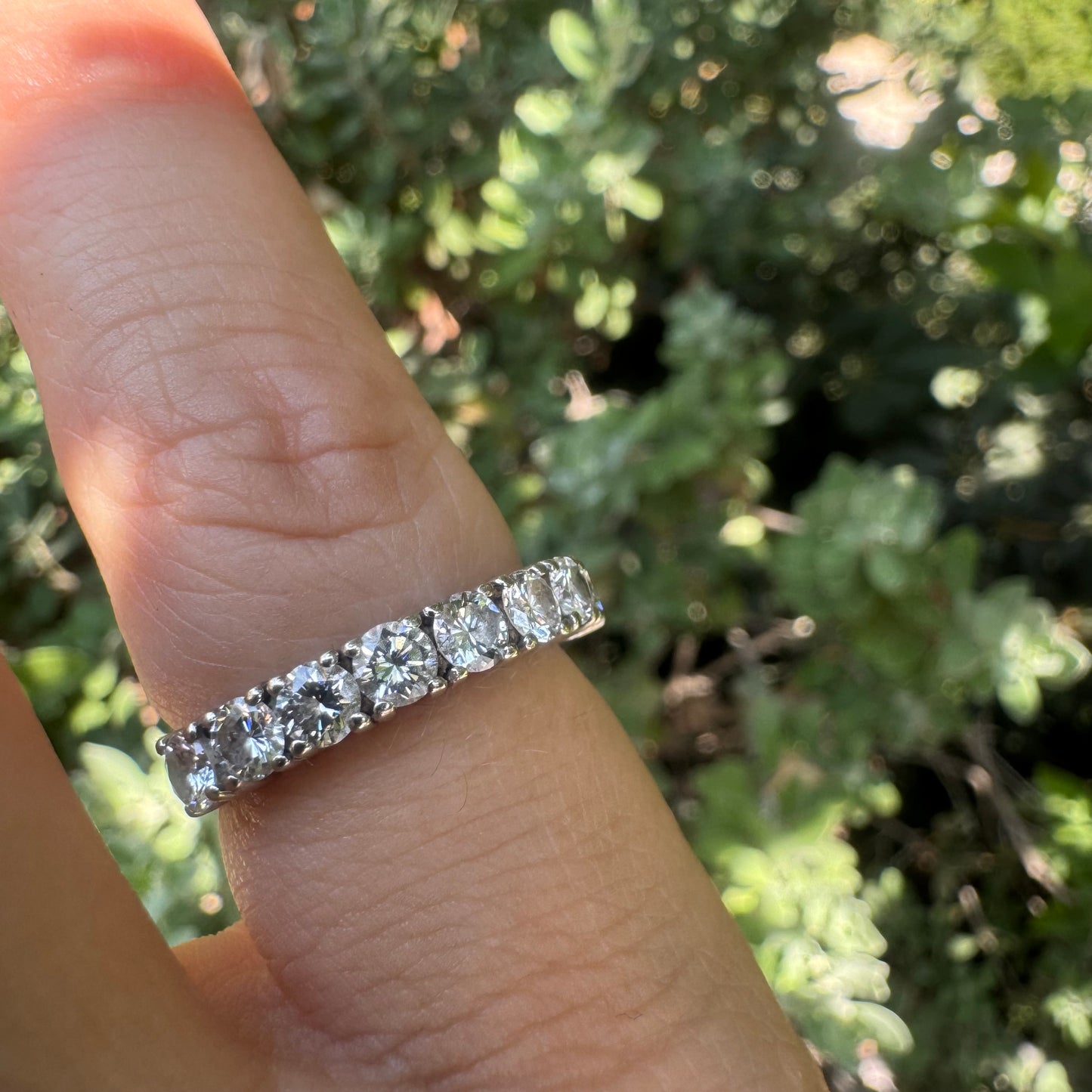 18K gold ring set with Diamonds