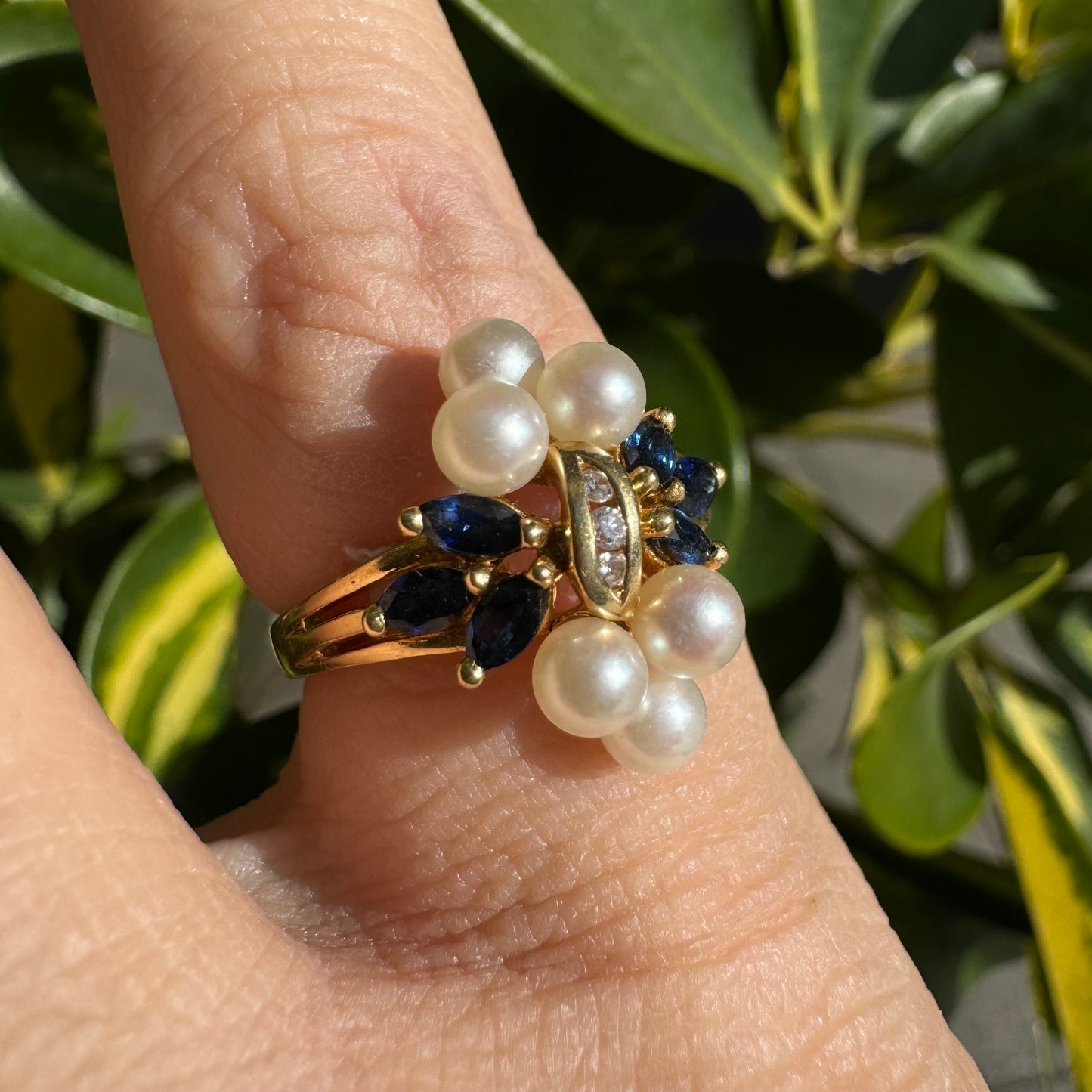 18K gold floral-inspired ring set with Diamonds, Sapphire & Pearls