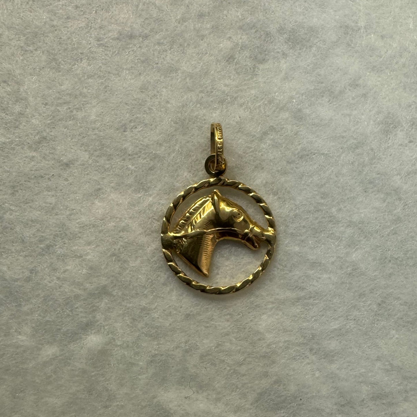 18K gold horse pendant