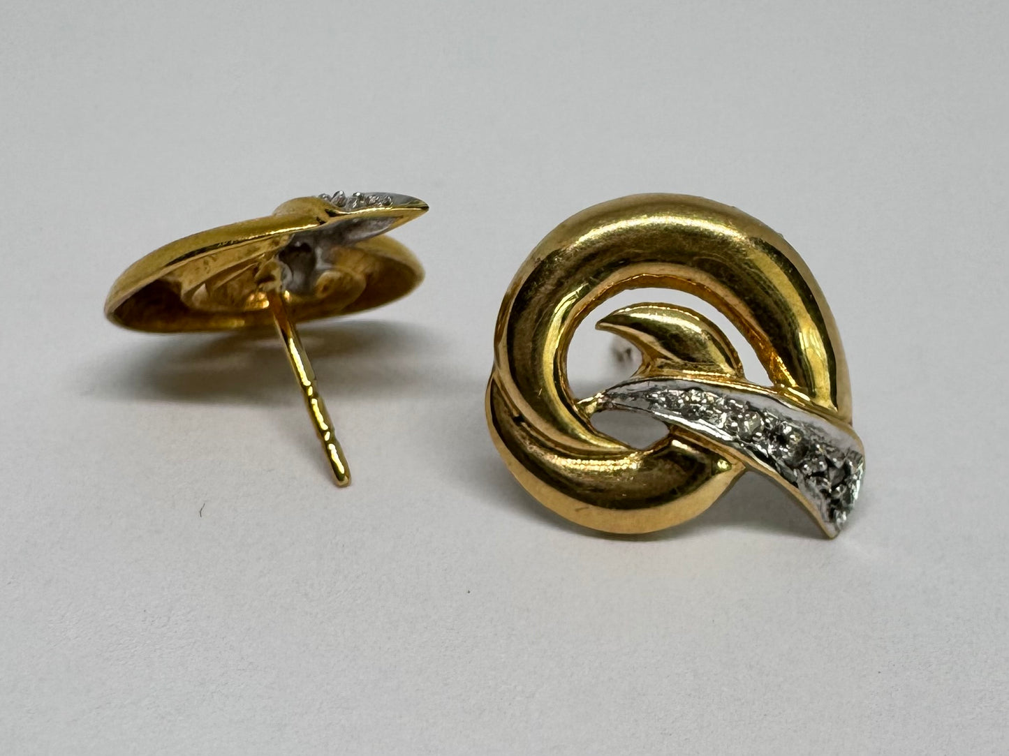 עגילי זהב 14K משובצים יהלומים