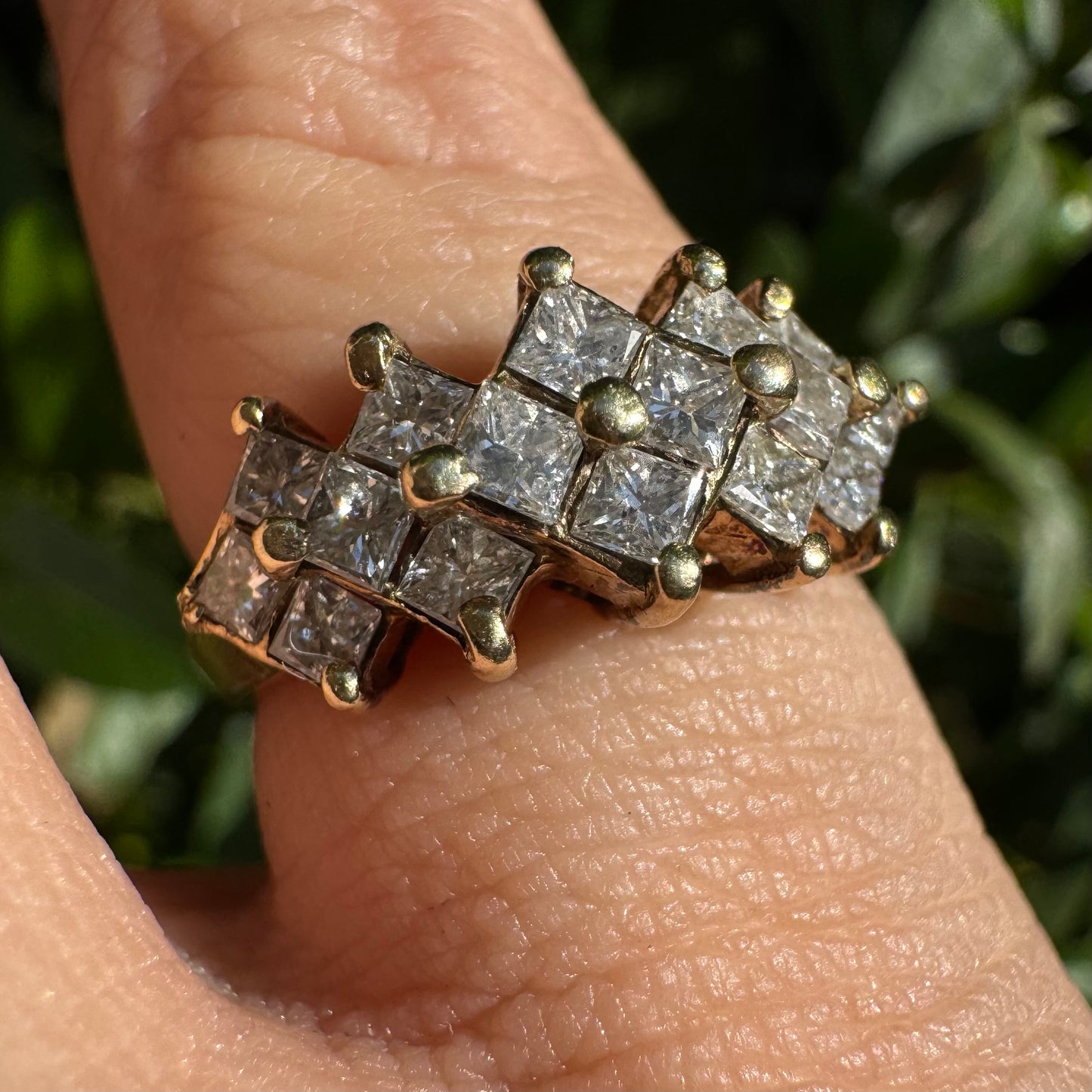 14K gold ring set with Diamonds in a criss-cross design