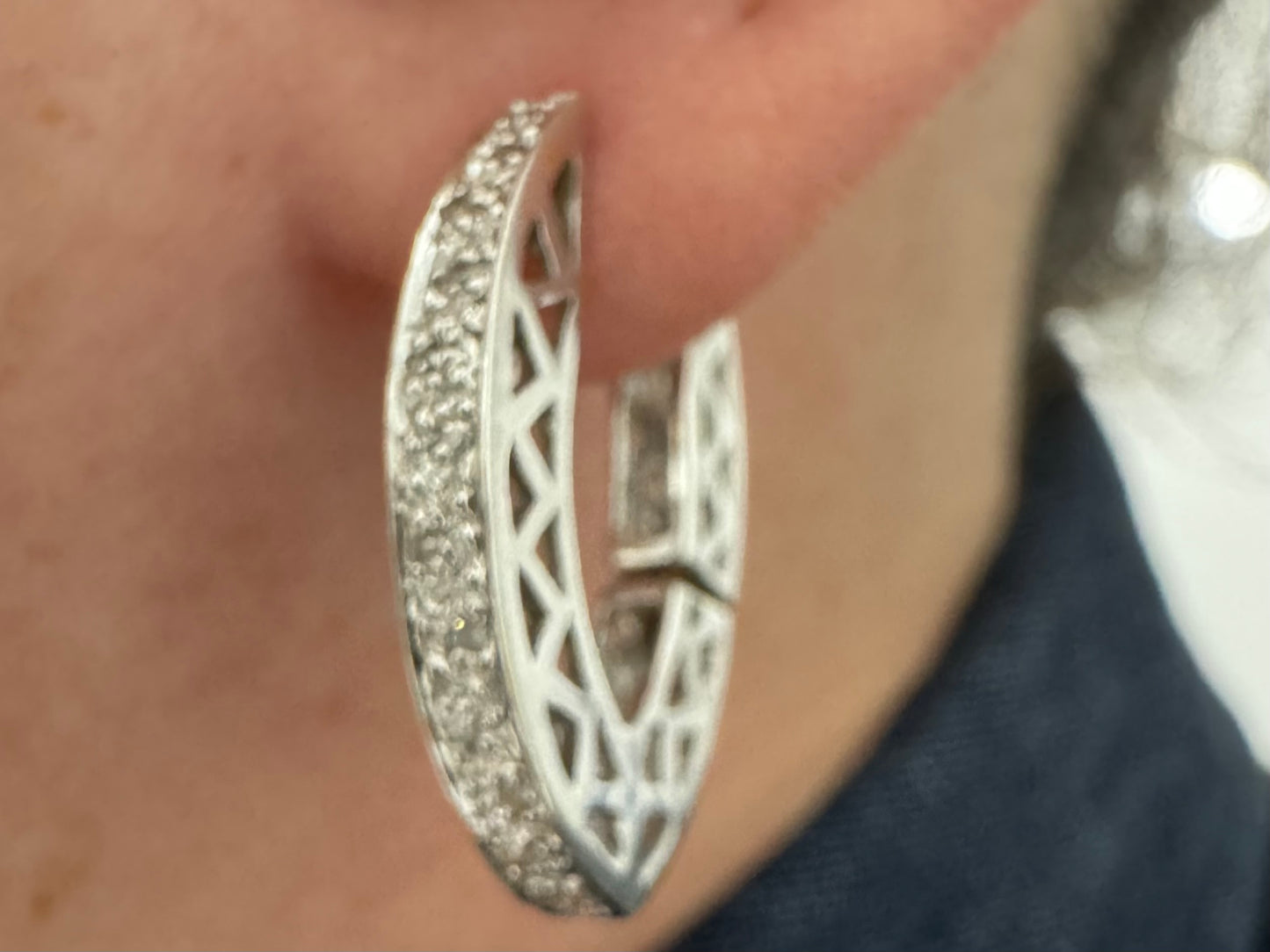 עגילי חישוק זהב 14K משובצים יהלומים