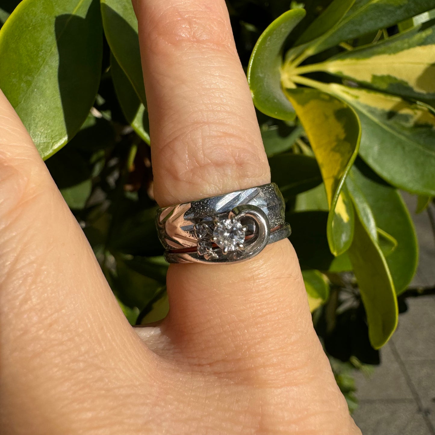 14K gold ring set with Diamonds