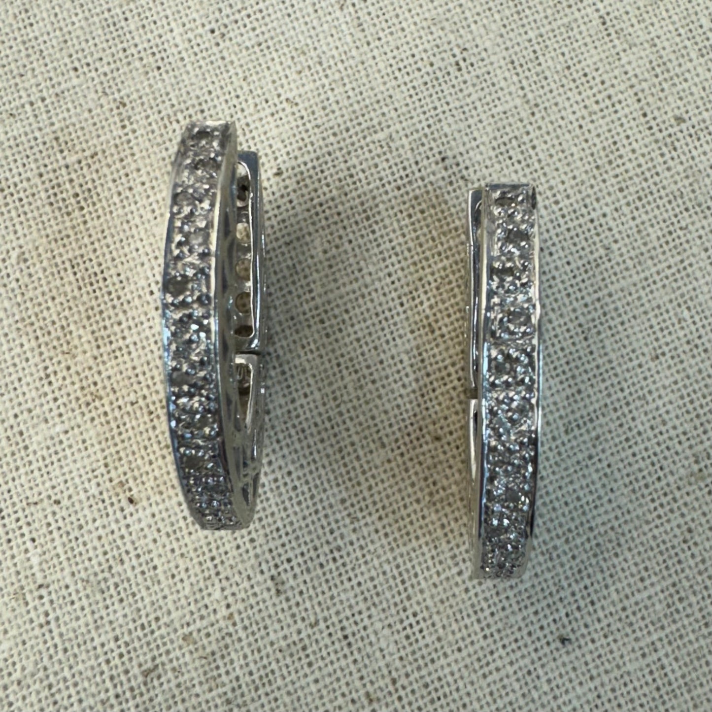 עגילי חישוק זהב 14K משובצים יהלומים