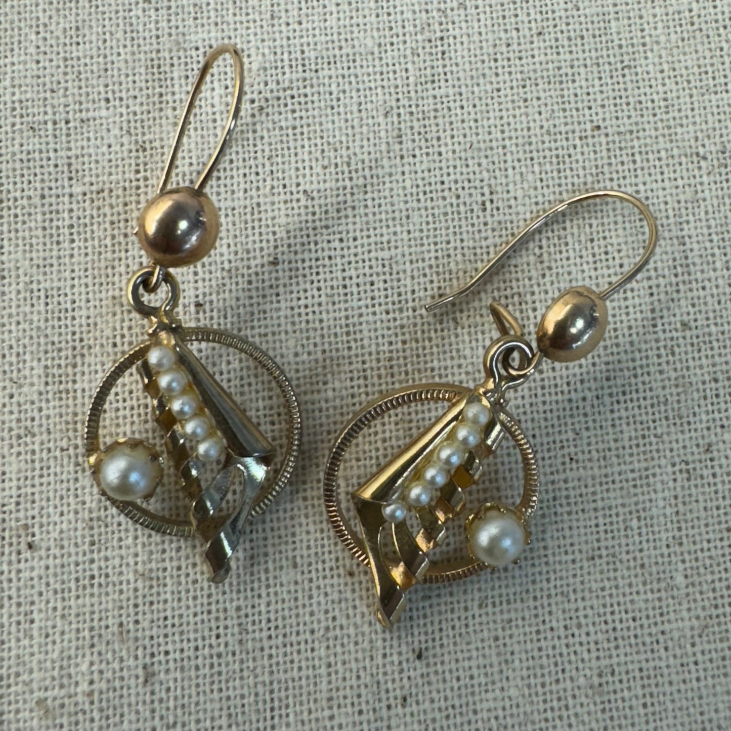 עגילי טיפה זהב 10K משובצים עם פנינה