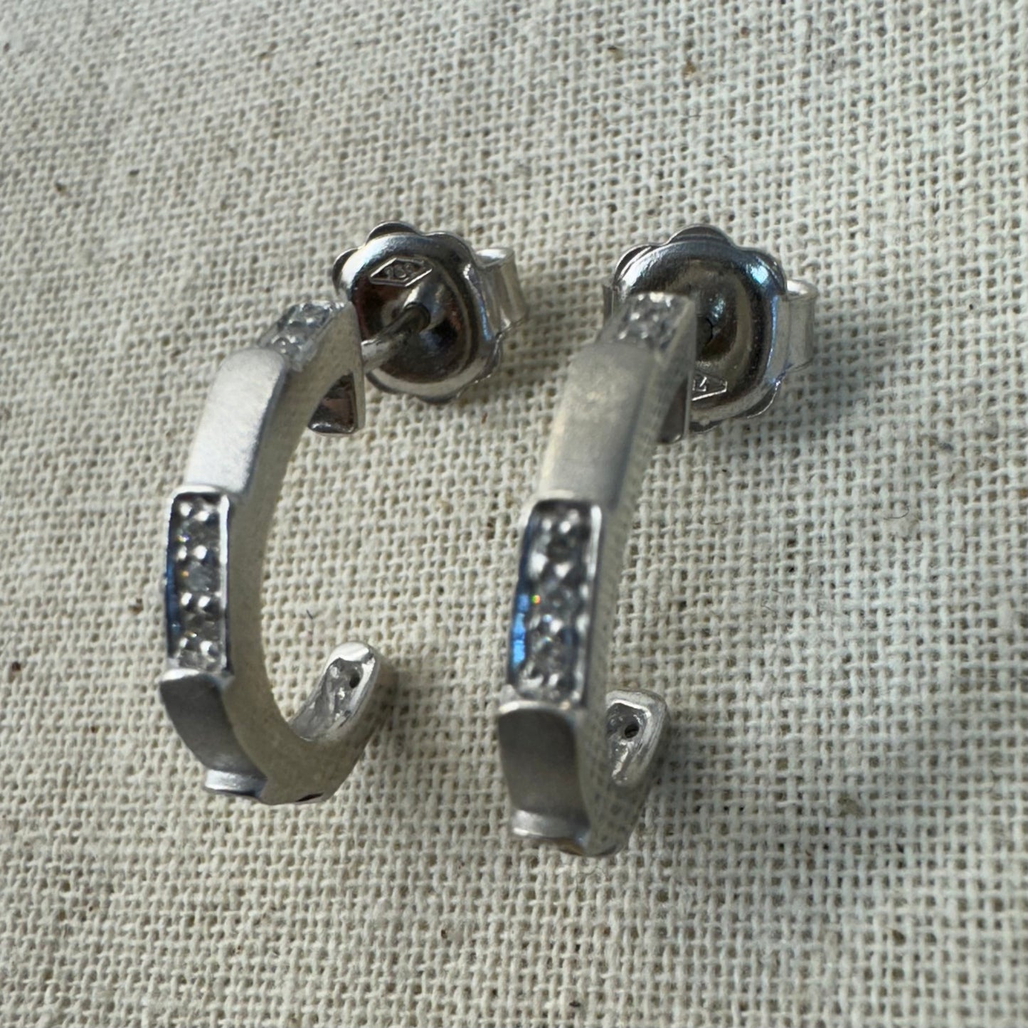 עגילי חישוק זהב 18K משובצים יהלומים