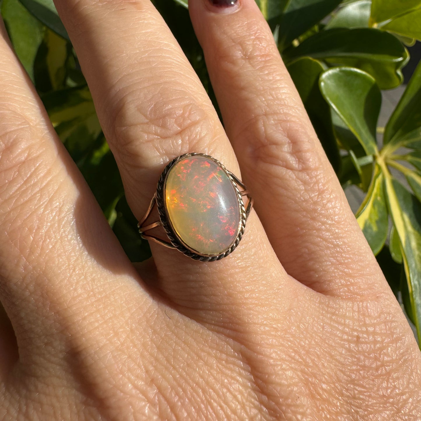 טבעת זהב 10K משובצת אופל