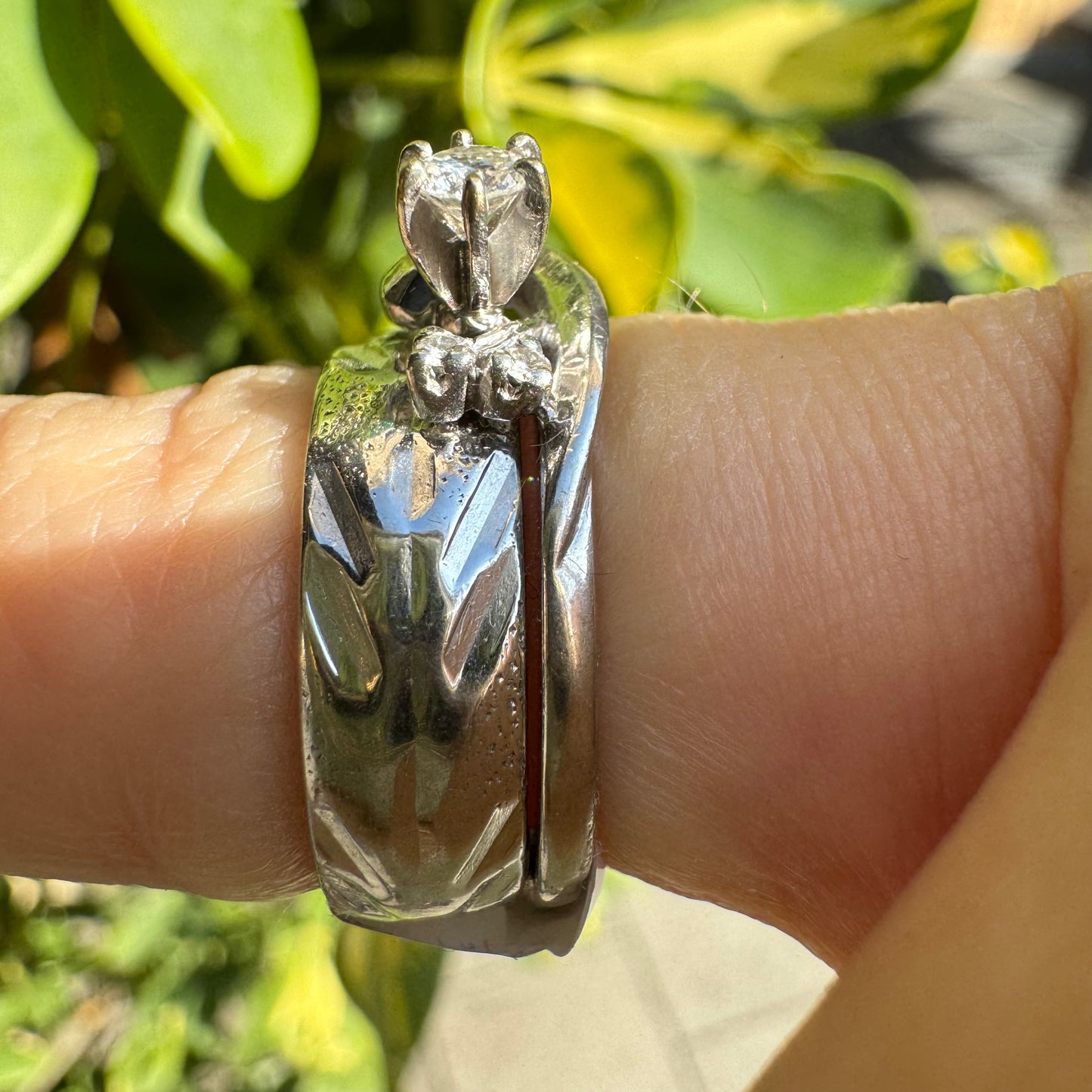 14K gold ring set with Diamonds