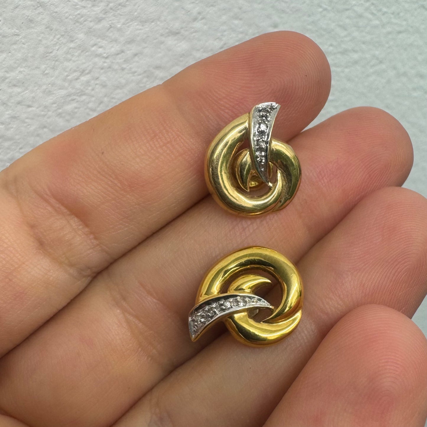 עגילי זהב 14K משובצים יהלומים