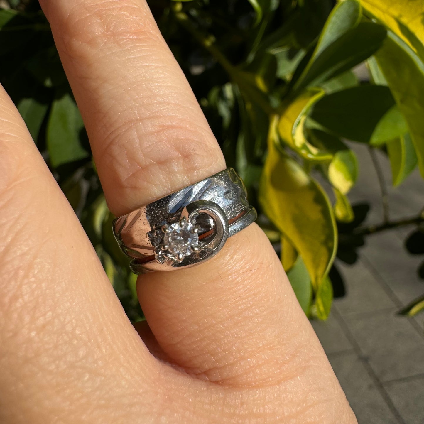 14K gold ring set with Diamonds