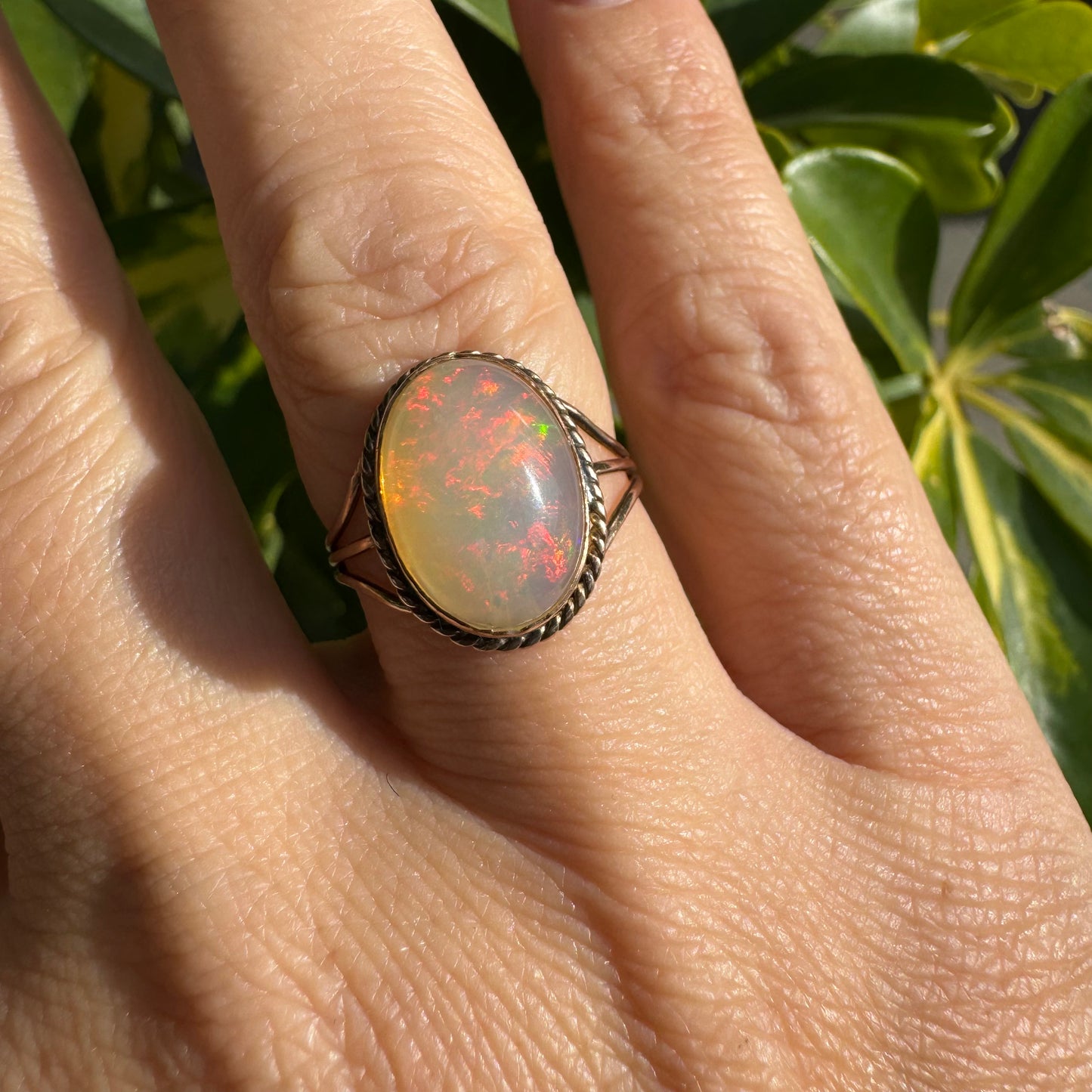 טבעת זהב 10K משובצת אופל