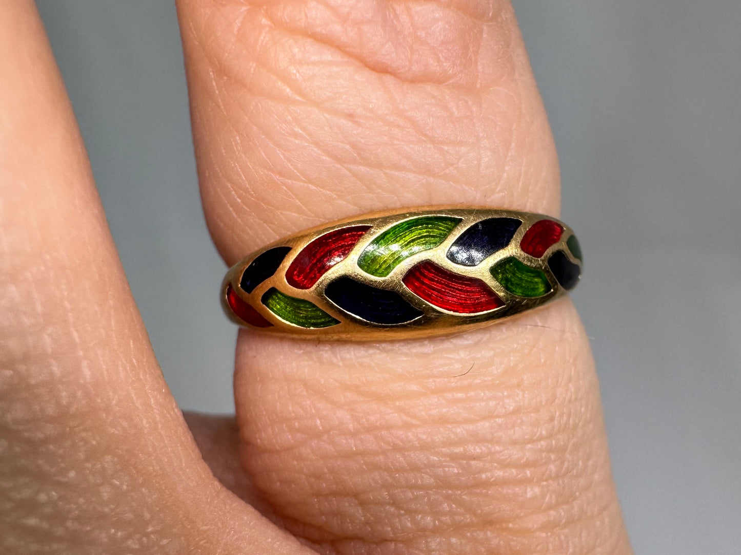 14K gold rind set with Enamel