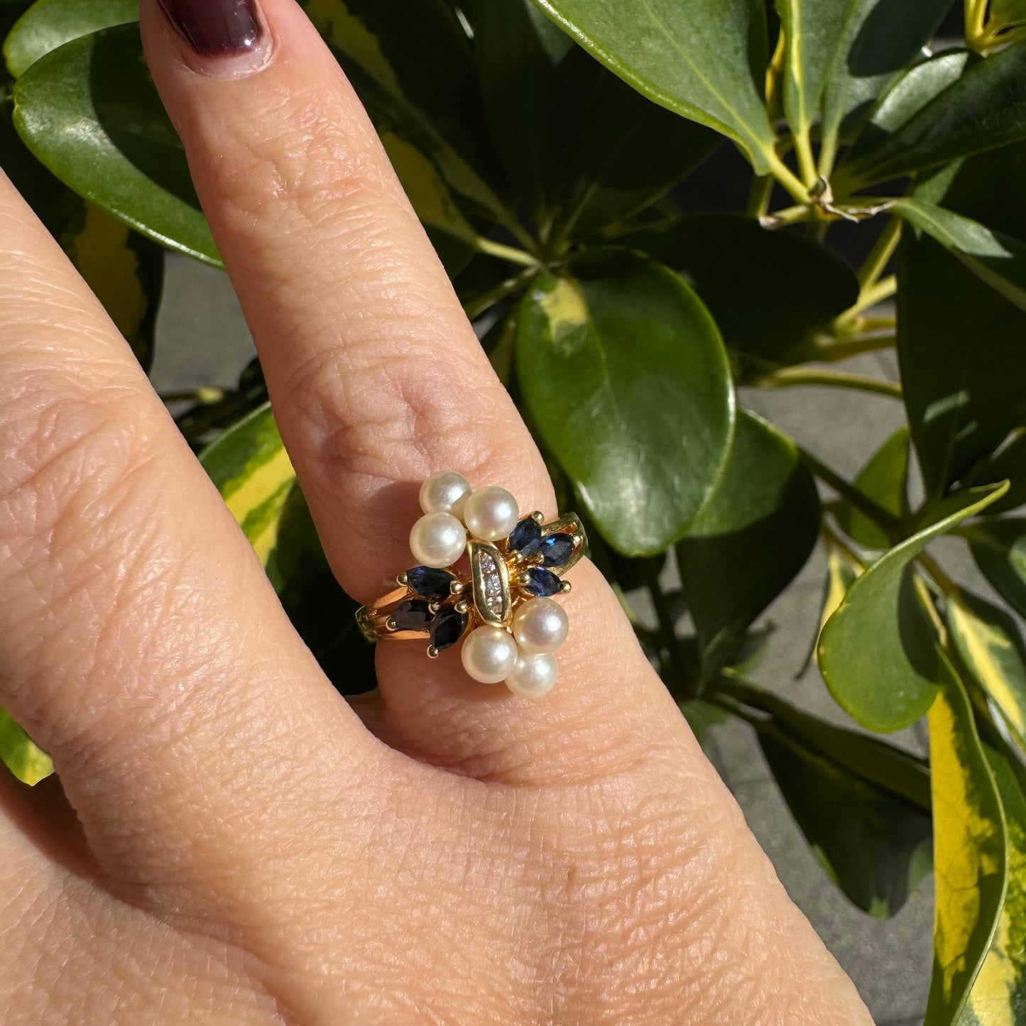 18K gold floral-inspired ring set with Diamonds, Sapphire & Pearls