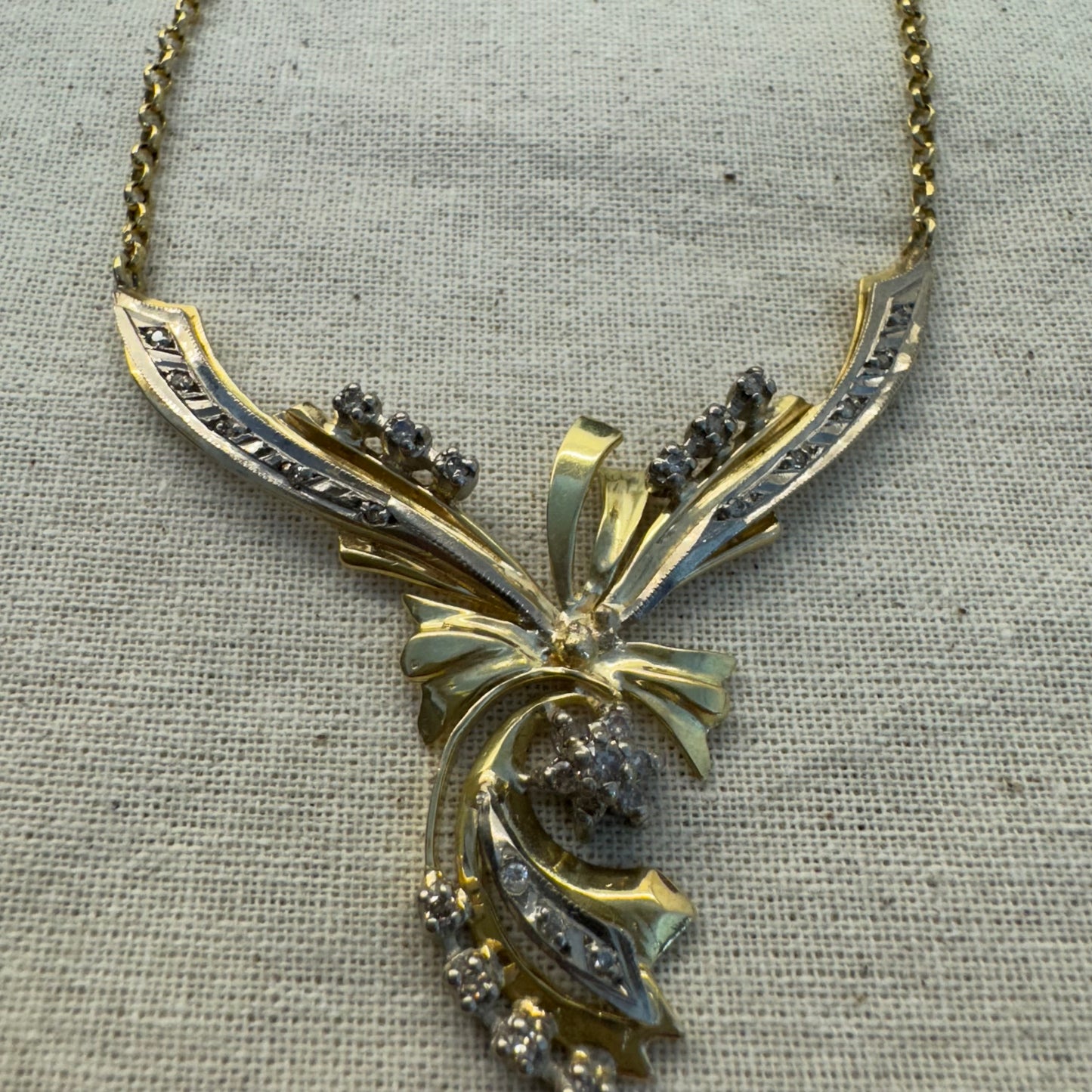 18K two-tone vintage necklace with a unique and elegant design set with Diamonds