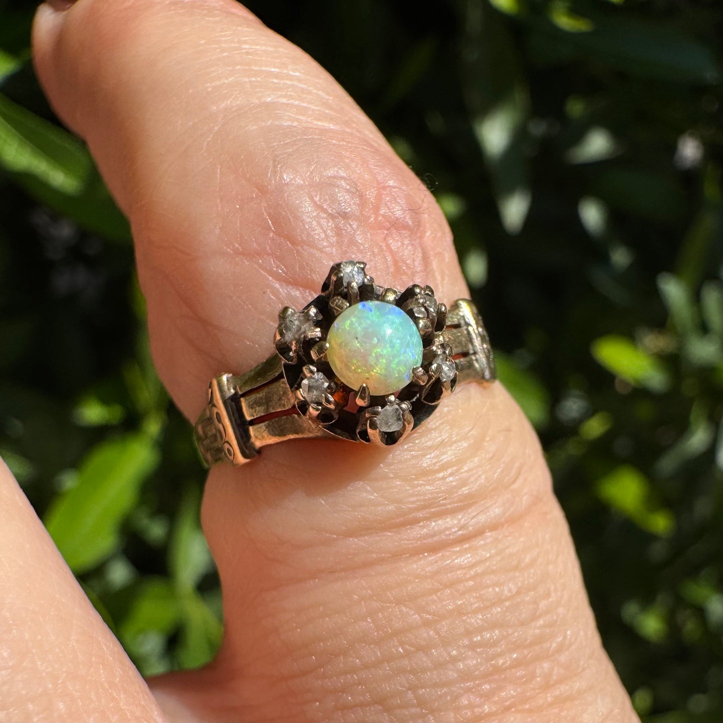 9K gold ring set with Opal