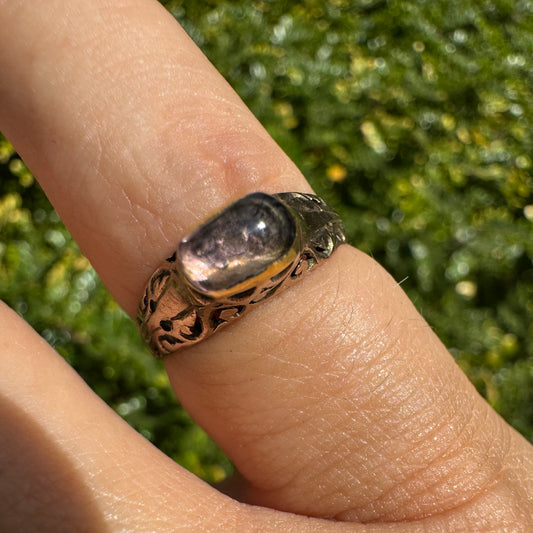 טבעת עתיקה זהב 10 קראט משובצת אבן סגולה