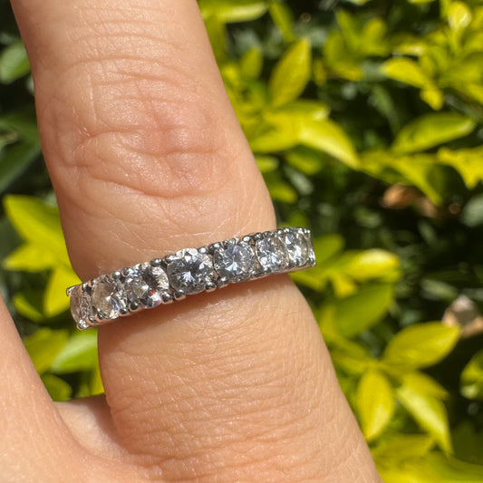 18K gold ring set with Diamonds