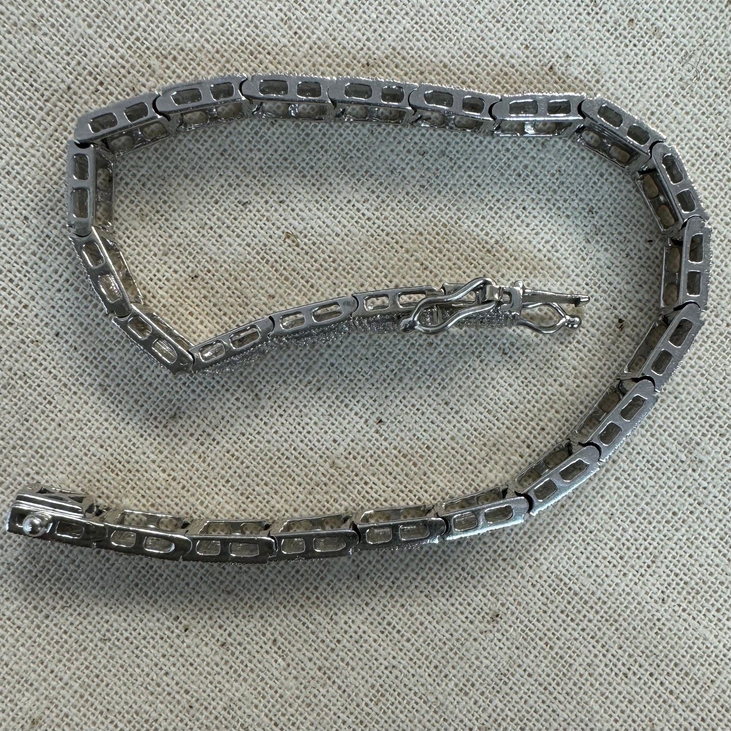 צמיד טניס זהב לבן 14 קראט משובץ יהלומים לכל האורך