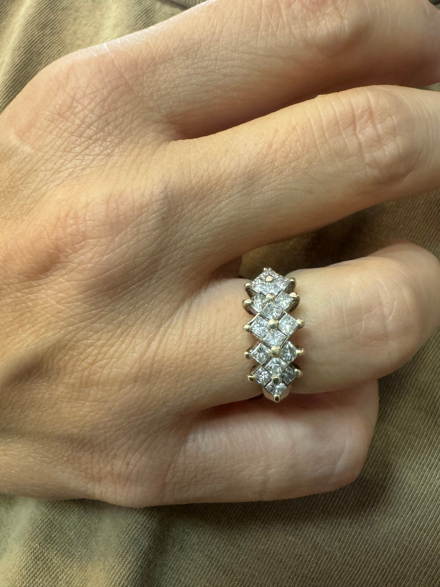 14K gold ring set with Diamonds in a criss-cross design