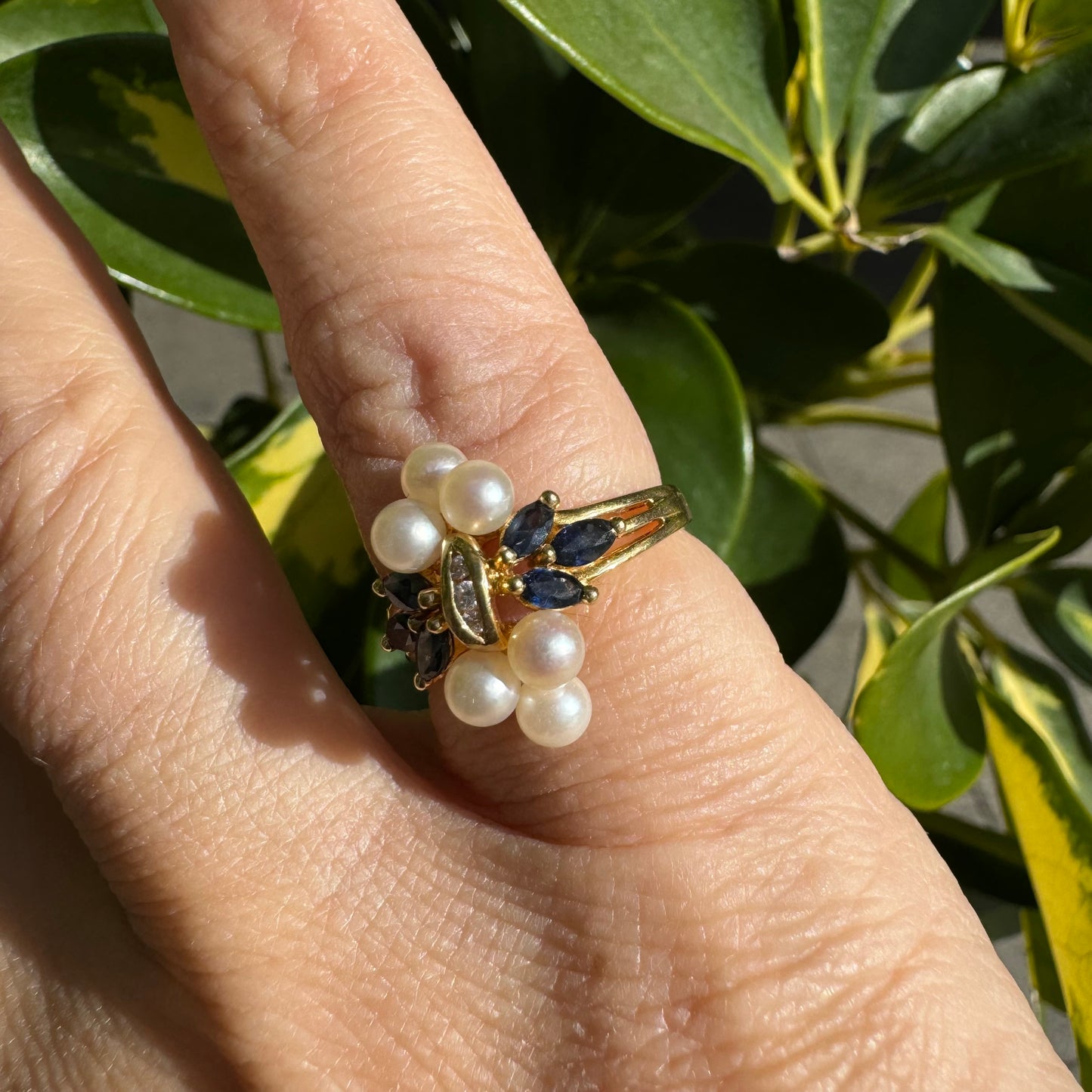 18K gold floral-inspired ring set with Diamonds, Sapphire & Pearls
