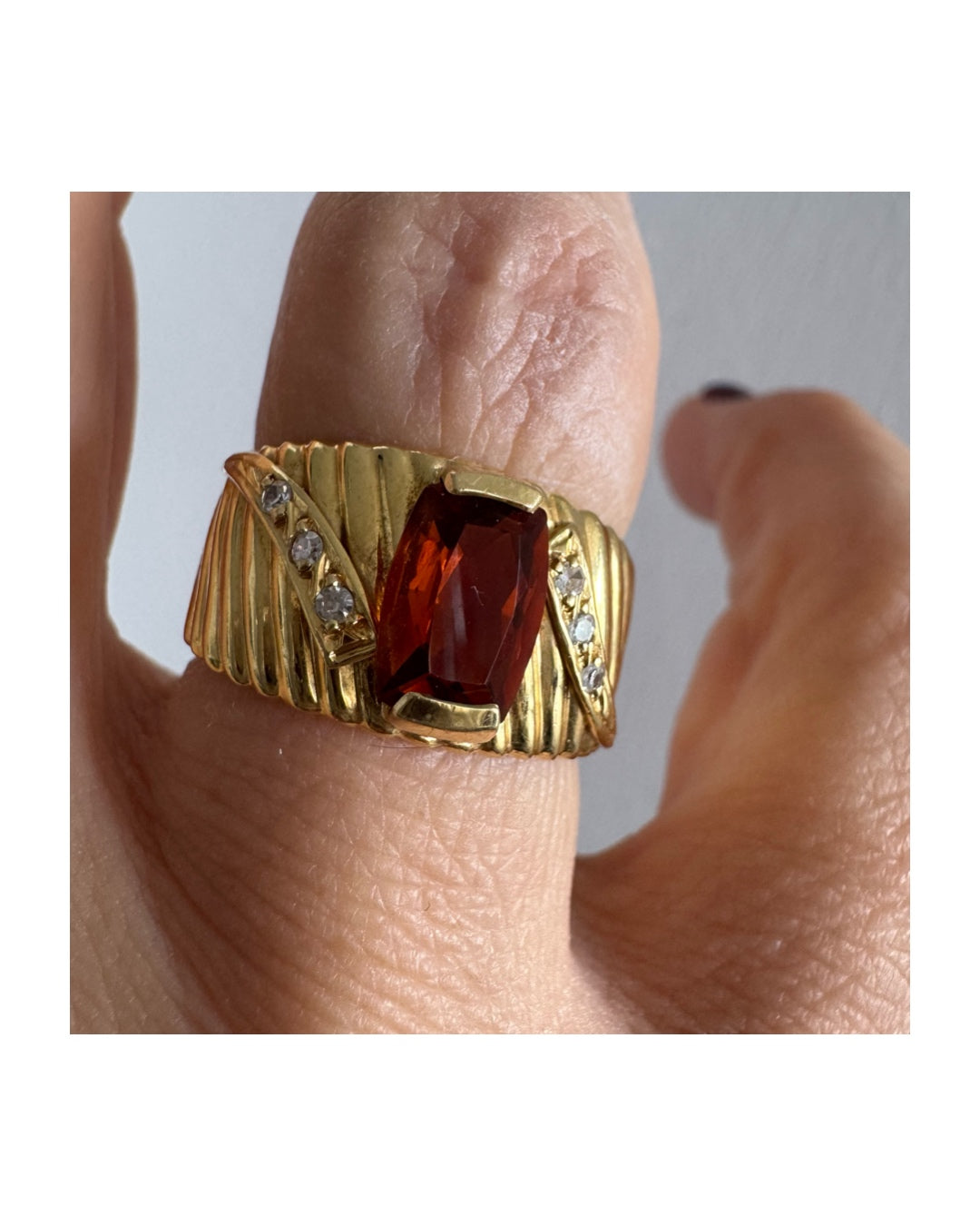 טבעת זהב צהוב 14 קראט משובצת אבן סיטרין ויהלומים