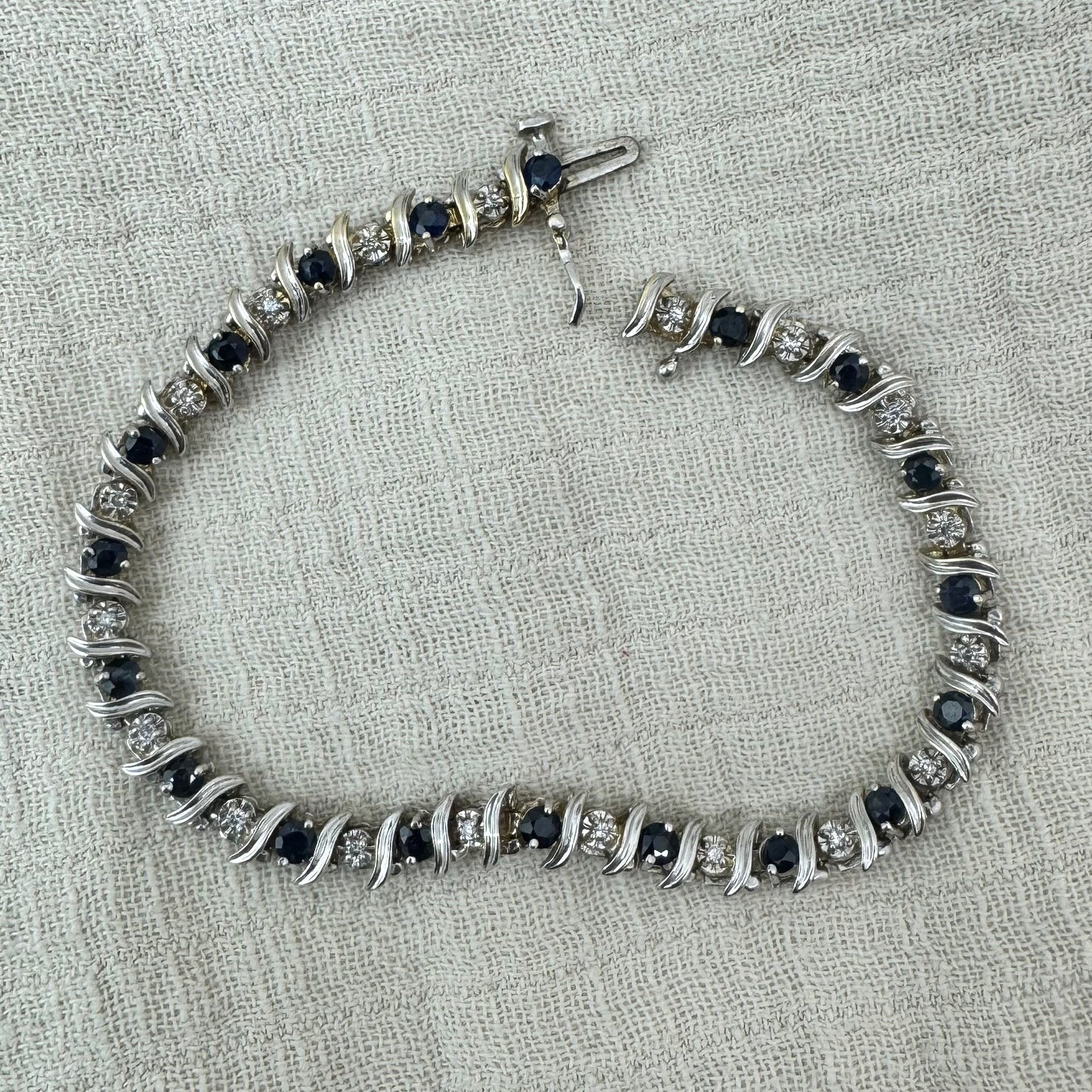 צמיד זהב 14K משובץ ספיר ויהלומים