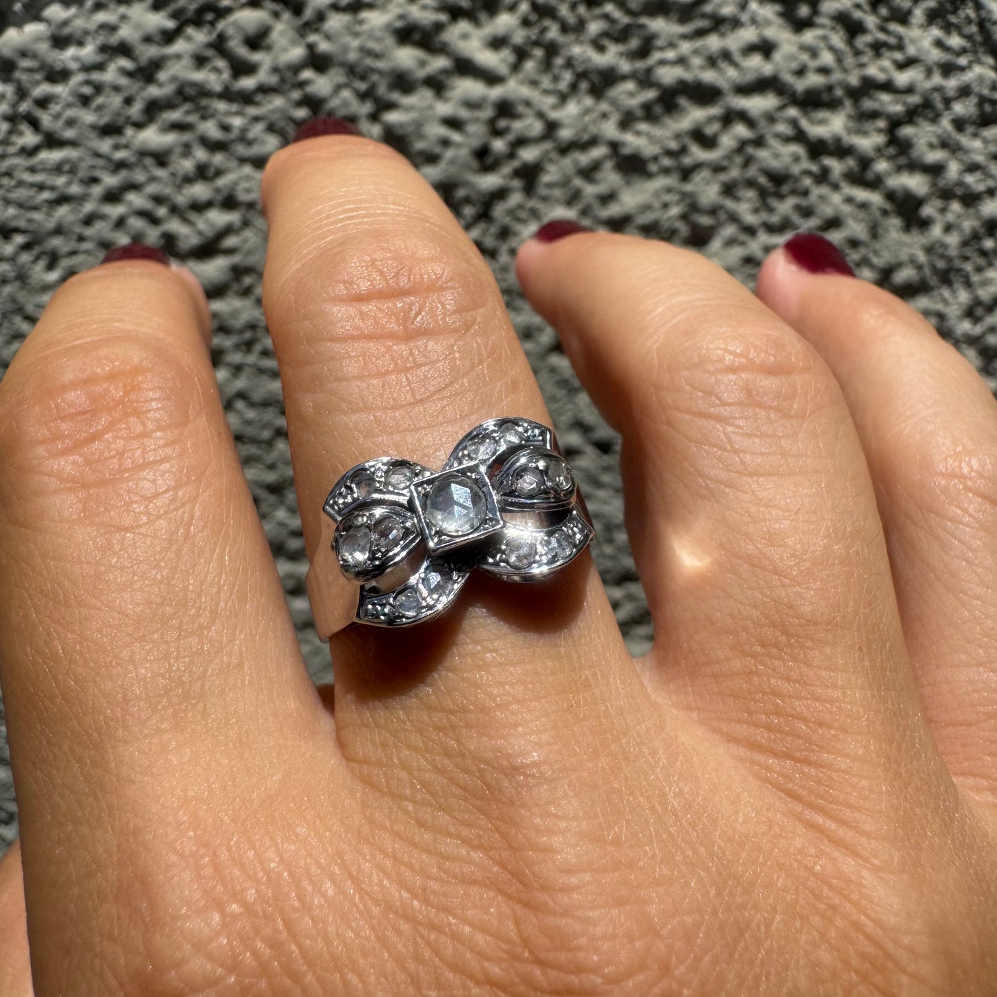 18K gold ring designed in the shape of a bow, set with sparkling Diamonds